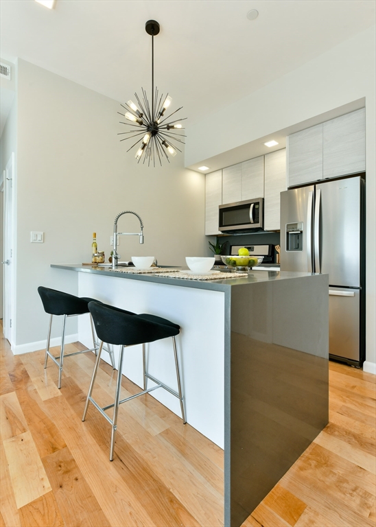 87 Parker St 402