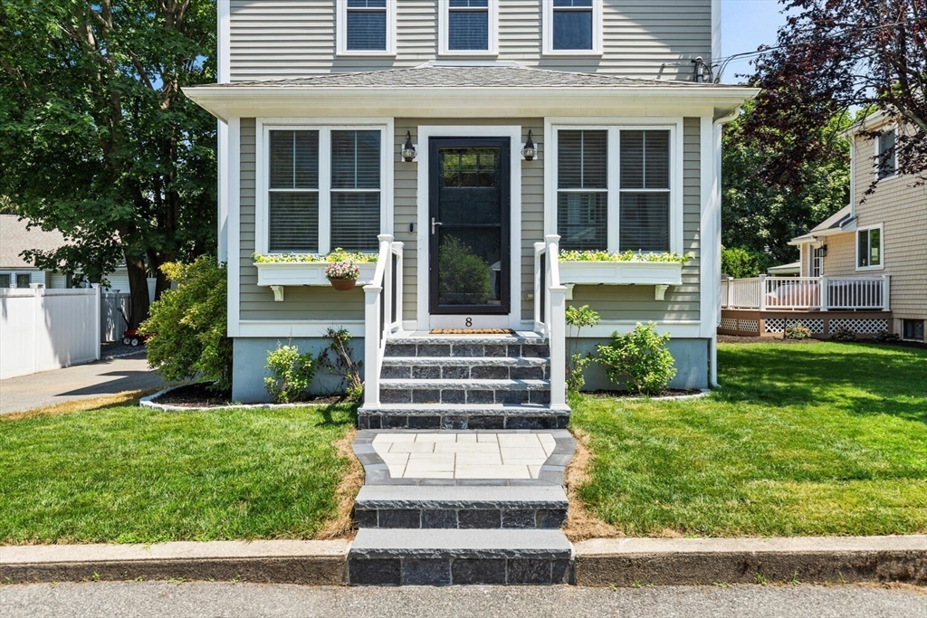 8 Howe St