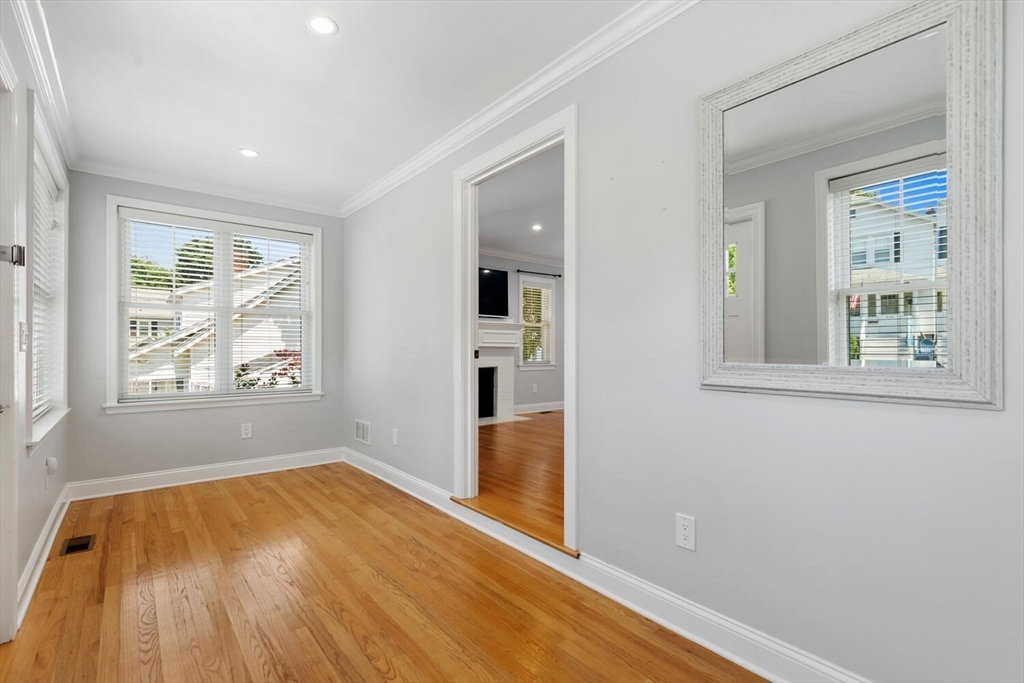 8 Howe St