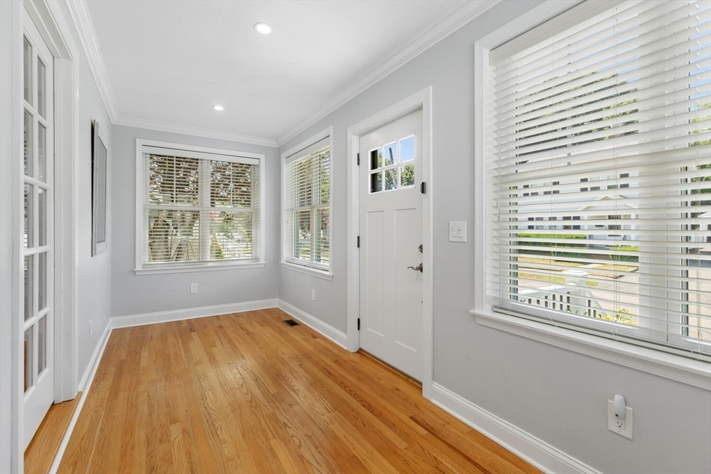 8 Howe St