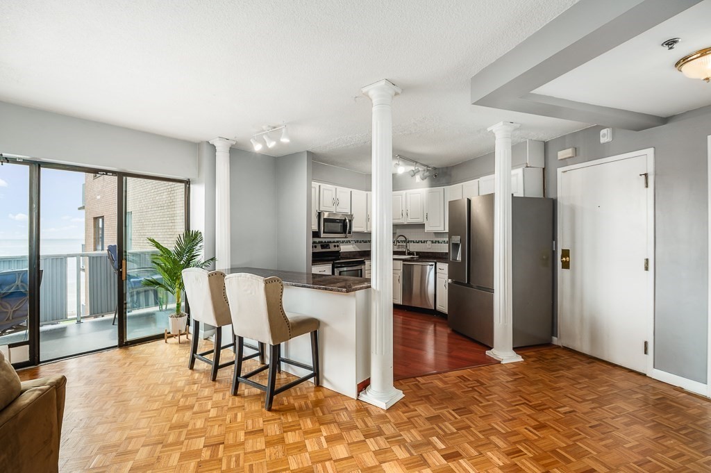 300 Lynn Shore Dr 807