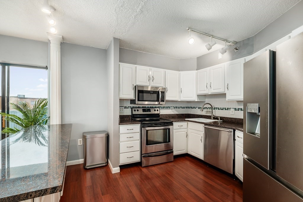 300 Lynn Shore Dr 807