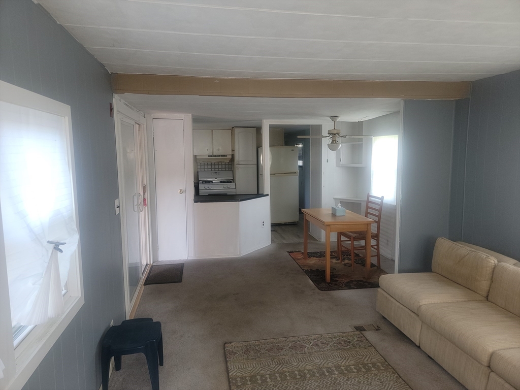 300 Nathan Ellis Hwy 19
