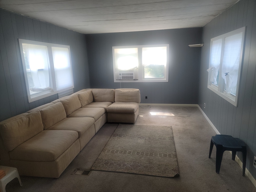 300 Nathan Ellis Hwy 19