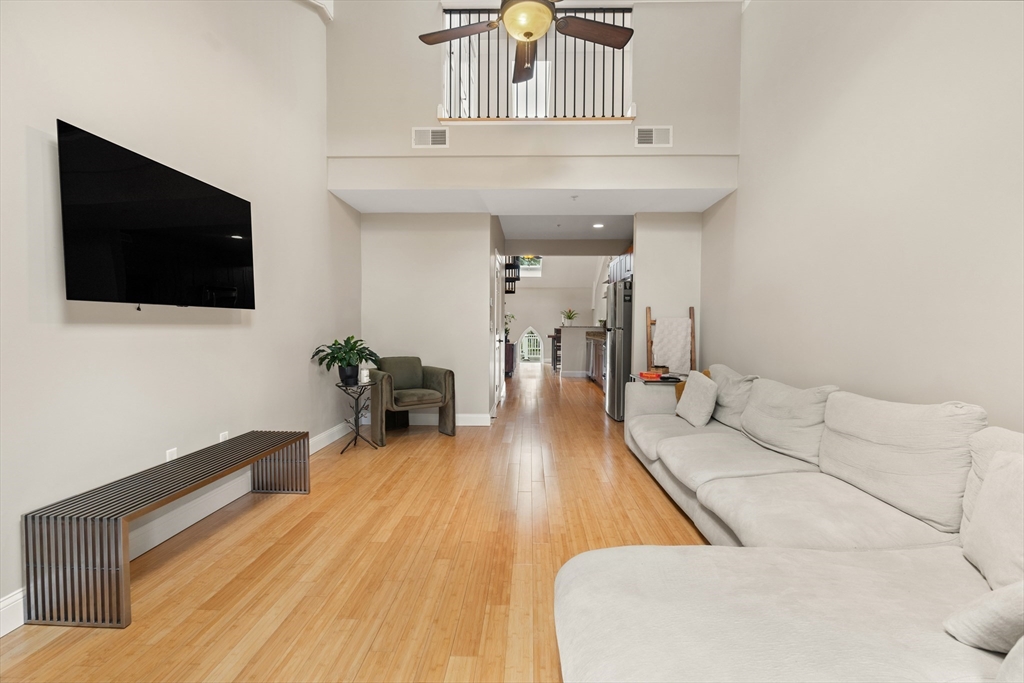 28 Broad St 205