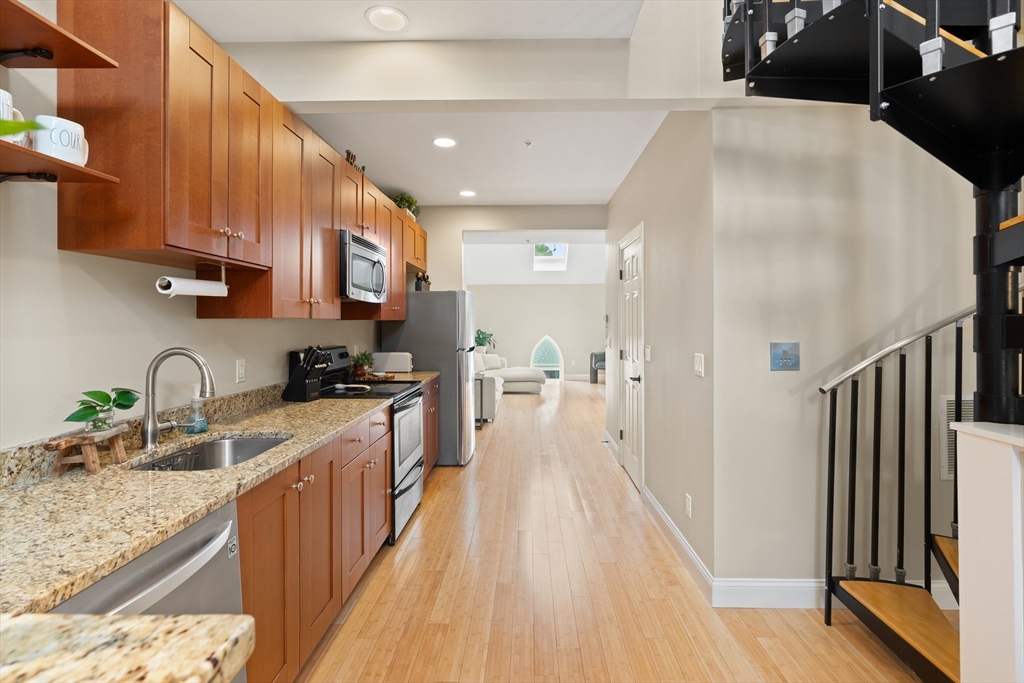 28 Broad St 205