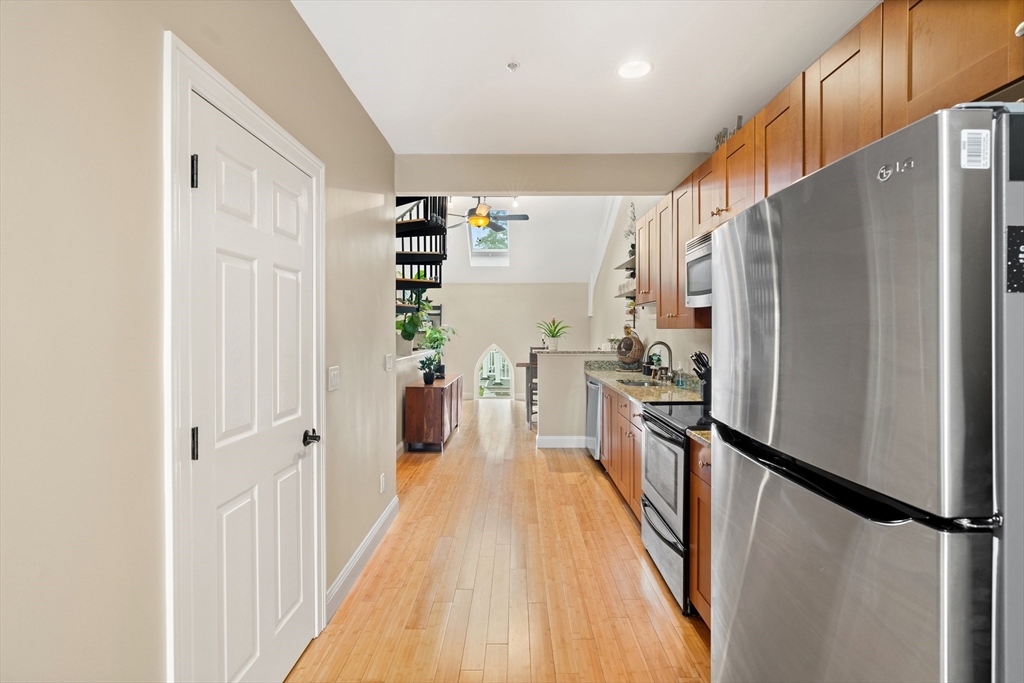 28 Broad St 205