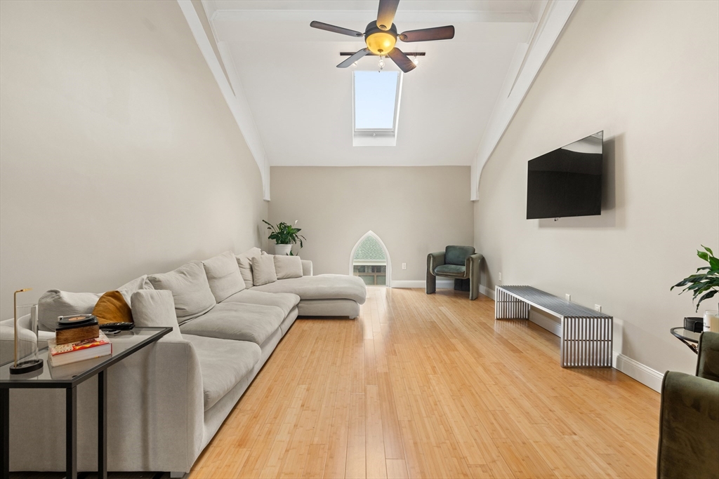 28 Broad St 205