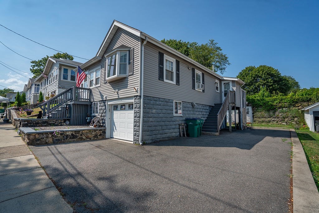 22 Mayfair St