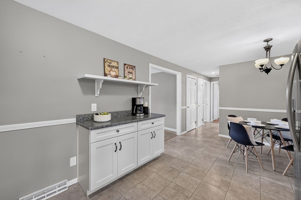 6 Rogers Rd