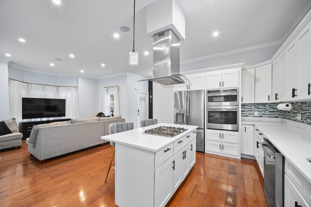 1008-1010 River St 1