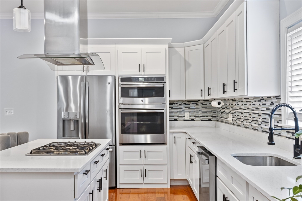 1008-1010 River St 1