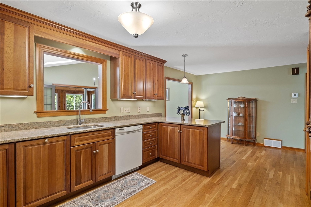6 Hillside Dr