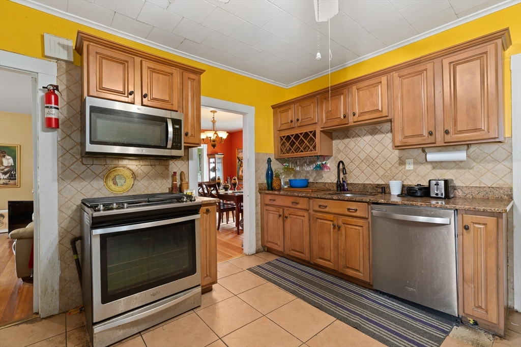 395 W Main St