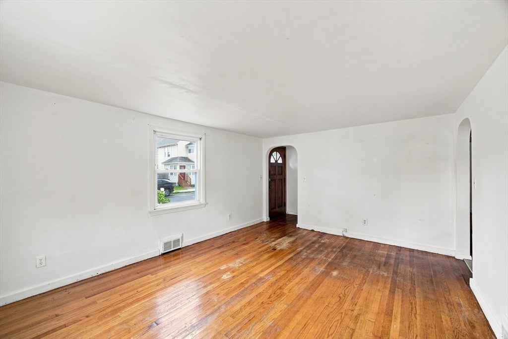 132 Miller St, Springfield, MA Photo #12