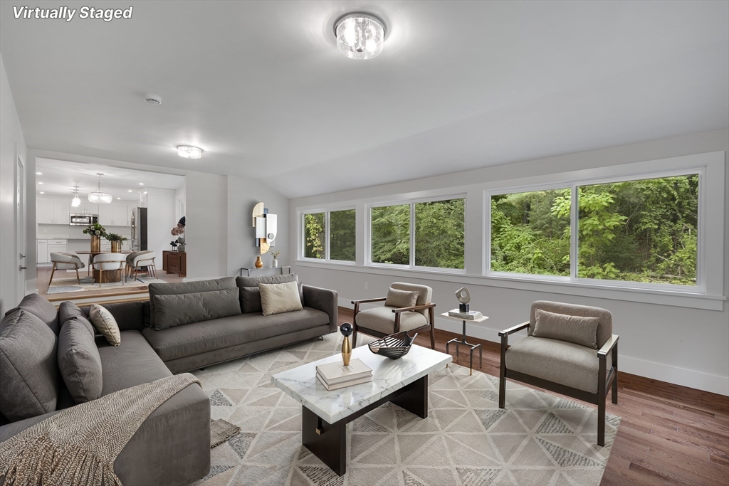 21 Country Club Dr