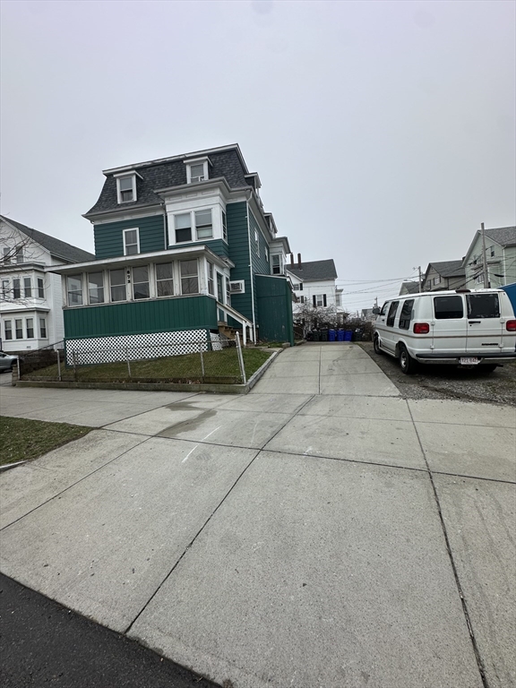 872 Plymouth Ave