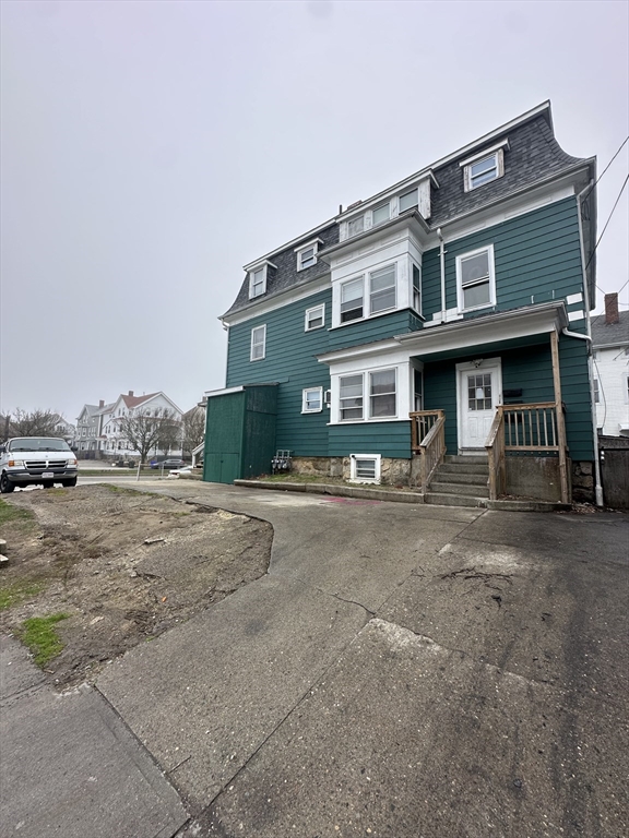 872 Plymouth Ave
