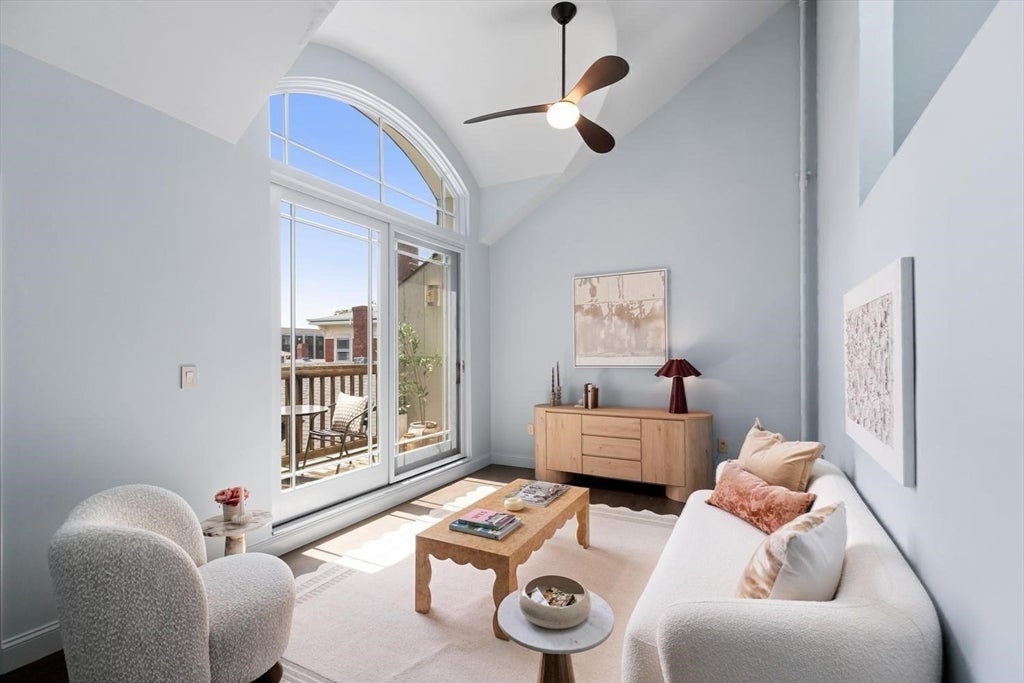 7 Crombie St #10, Salem, MA Photo #13