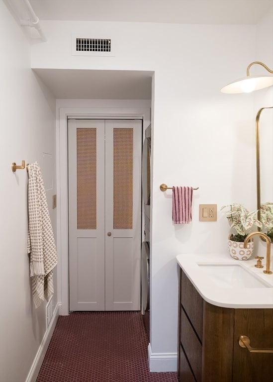 7 Crombie St #10, Salem, MA Photo #20