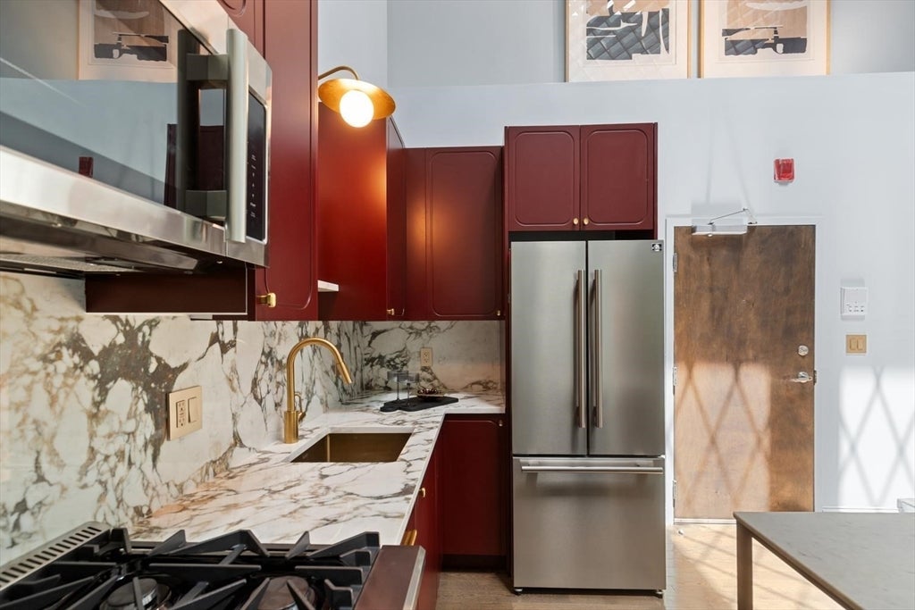 7 Crombie St #10, Salem, MA Photo #2