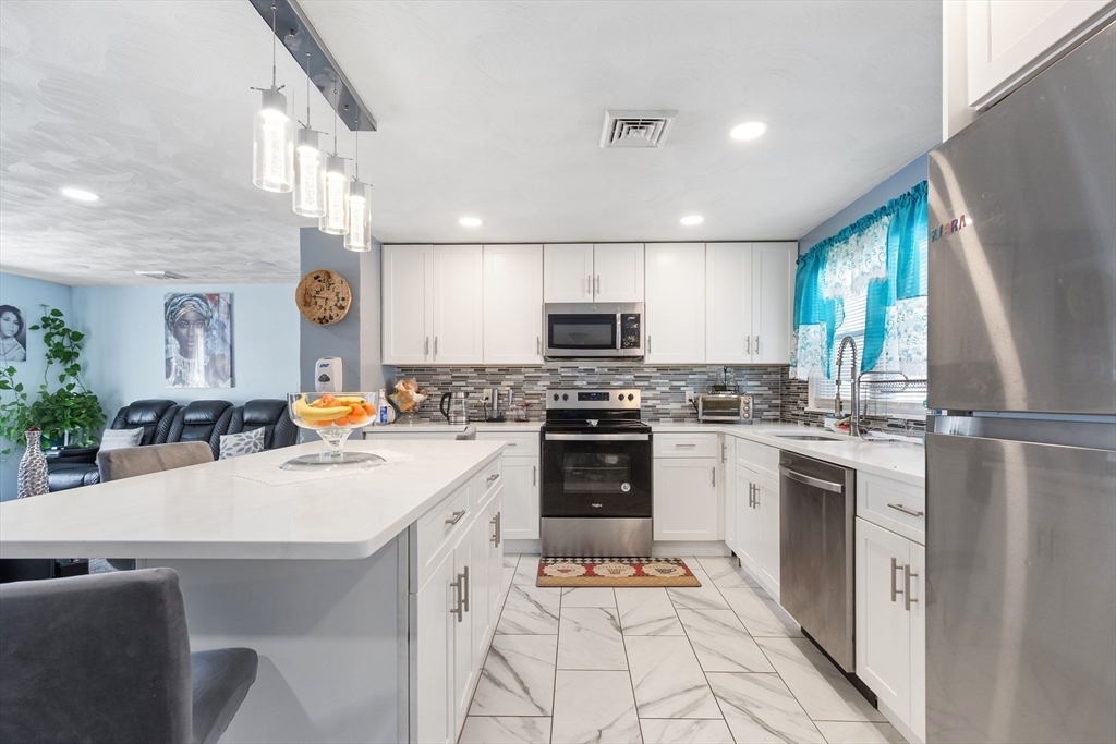 106 Christopher Rd