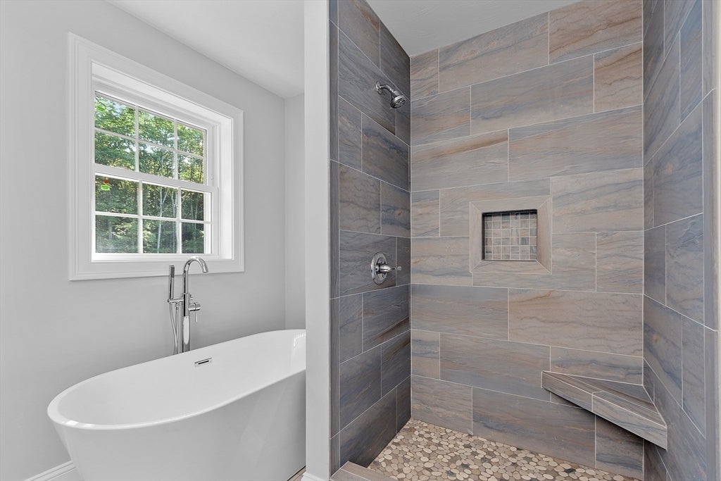 501 Alpine Rd Applewood, Fitchburg, MA Photo #27