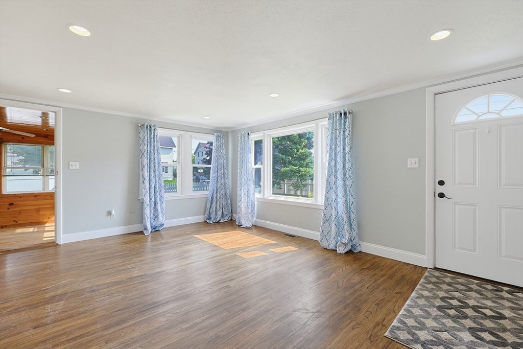 30 Lloyd St, Blackstone, MA, 30 Lloyd St, Blackstone, MA Photo #12