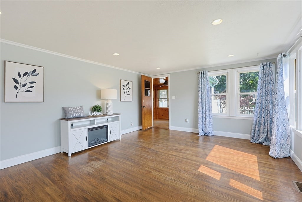 30 Lloyd St, Blackstone, MA, 30 Lloyd St, Blackstone, MA Photo #8