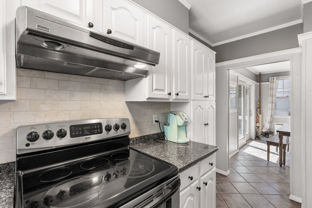 16 Maple Ave, Danvers, MA Photo #11