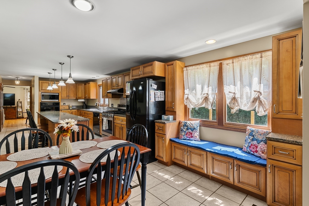 229 Tispaquin St, Middleboro, MA Photo #9