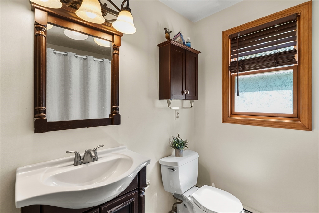 229 Tispaquin St, Middleboro, MA Photo #21