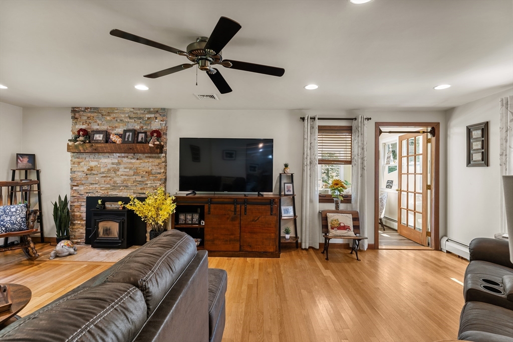 229 Tispaquin St, Middleboro, MA Photo #17