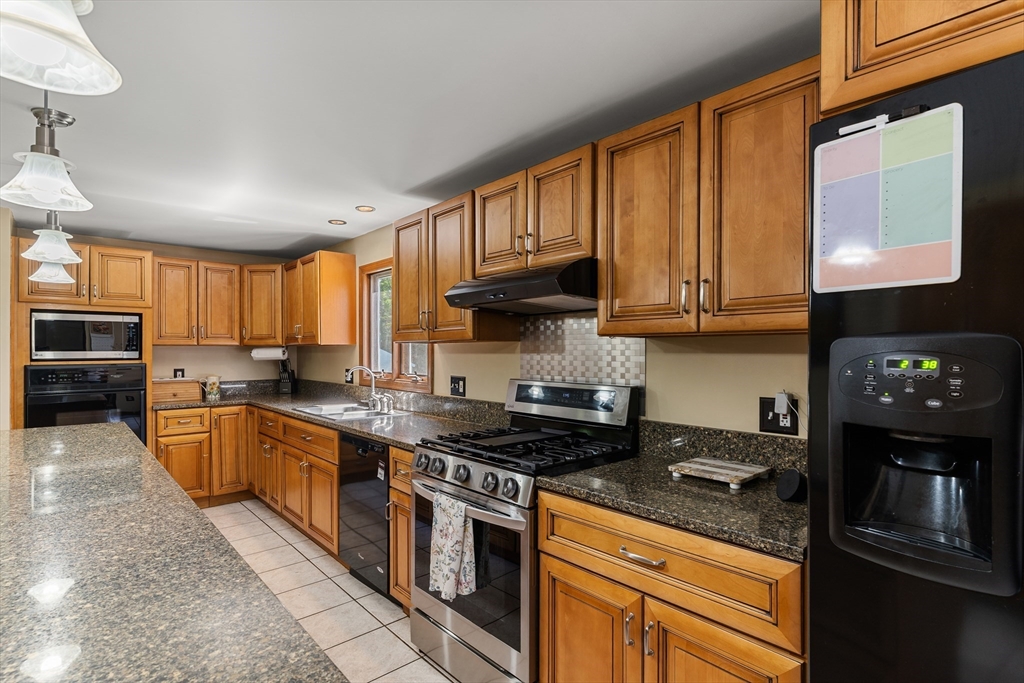 229 Tispaquin St, Middleboro, MA Photo #15
