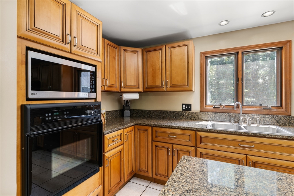 229 Tispaquin St, Middleboro, MA Photo #16