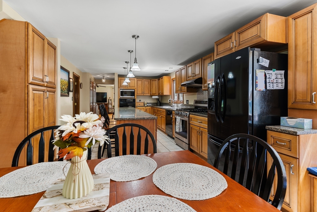 229 Tispaquin St, Middleboro, MA Photo #14