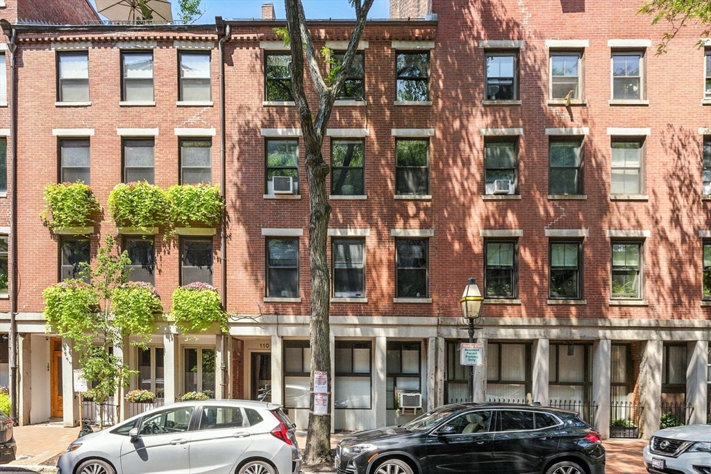 110-112 Commercial St 5