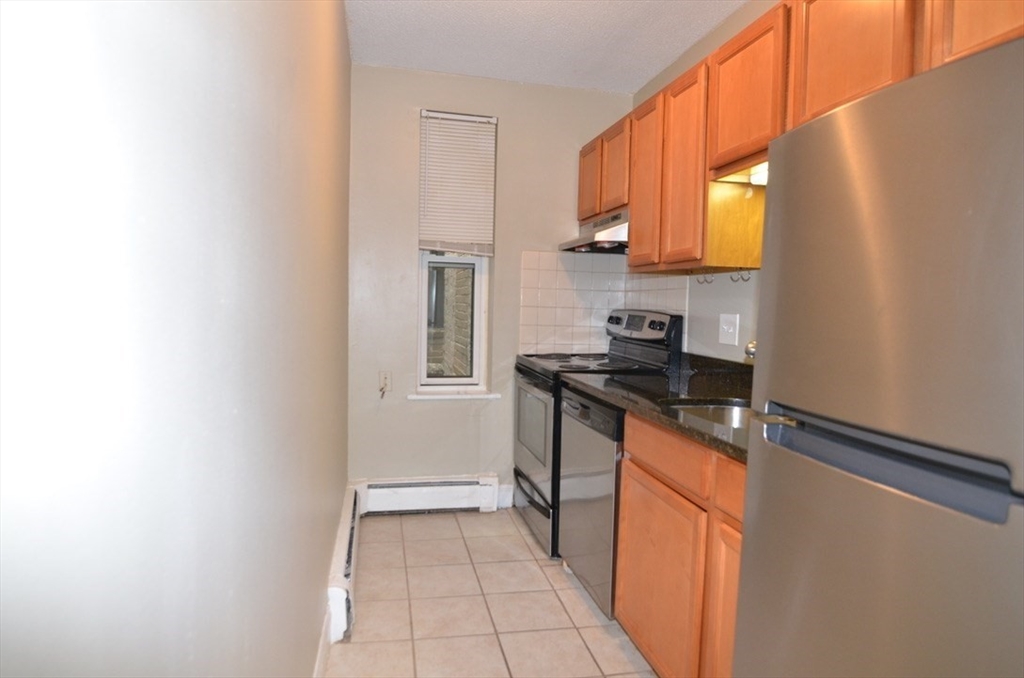 Click for 9 Blackwood St #21, Boston, MA slideshow