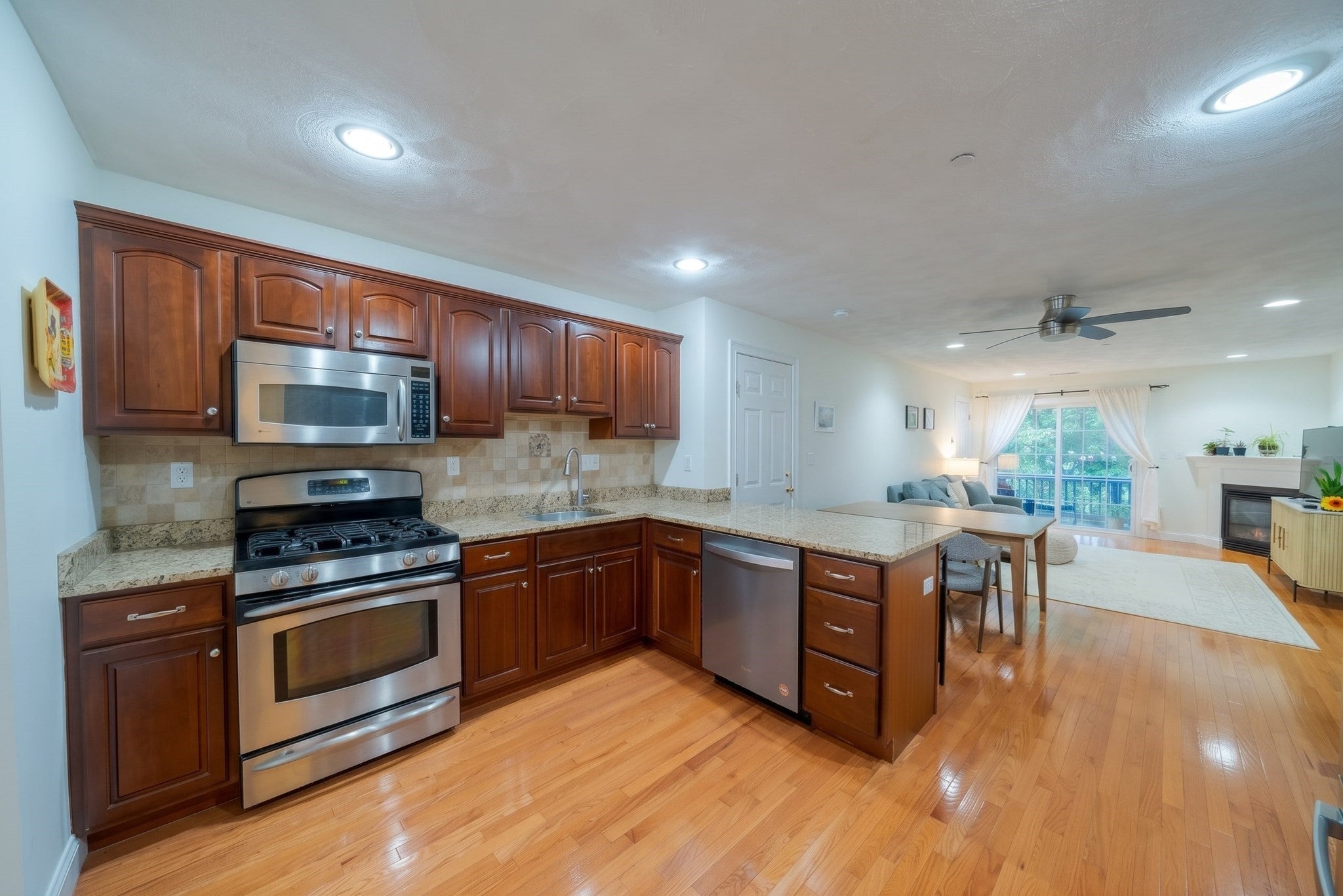 10 Cunningham Ln #104, Billerica, MA Photo #5