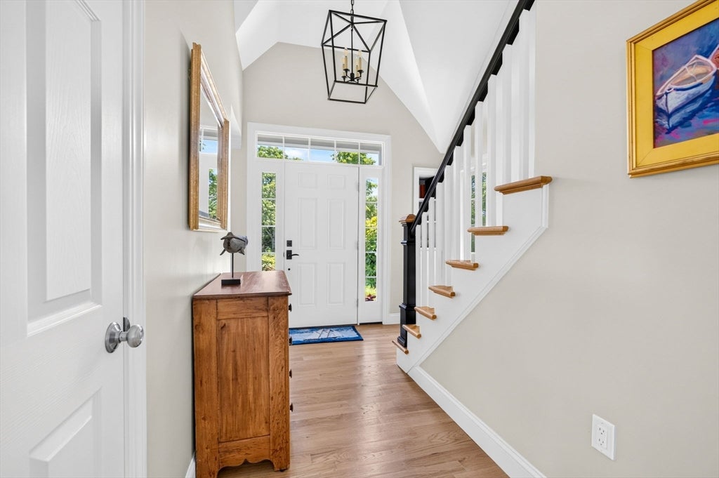 7 Ledgemont Ln