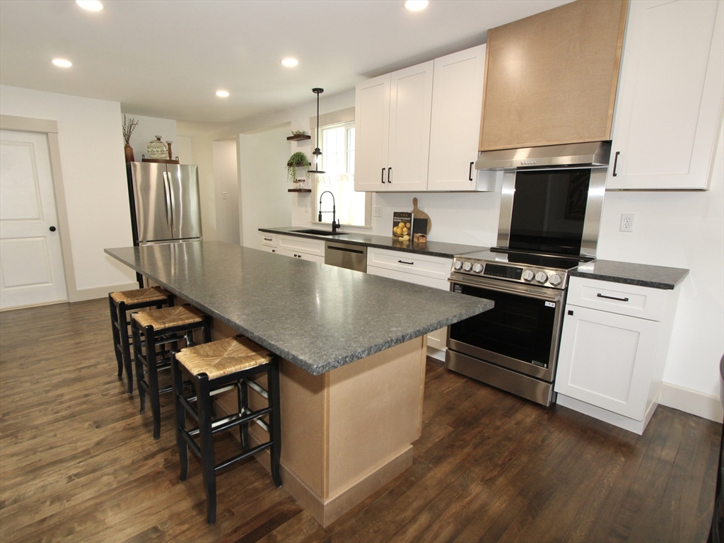 7 Albemarle St