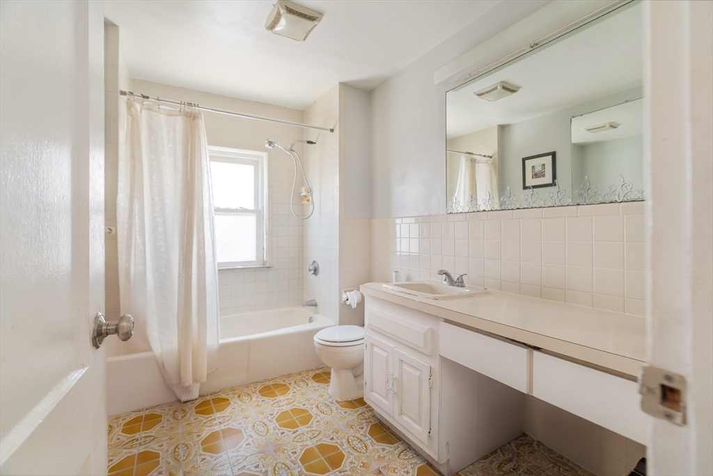 Somerville, Massachusetts 02145, United States, 10 Bedrooms Bedrooms, ,5 BathroomsBathrooms,Residential,Active,231254