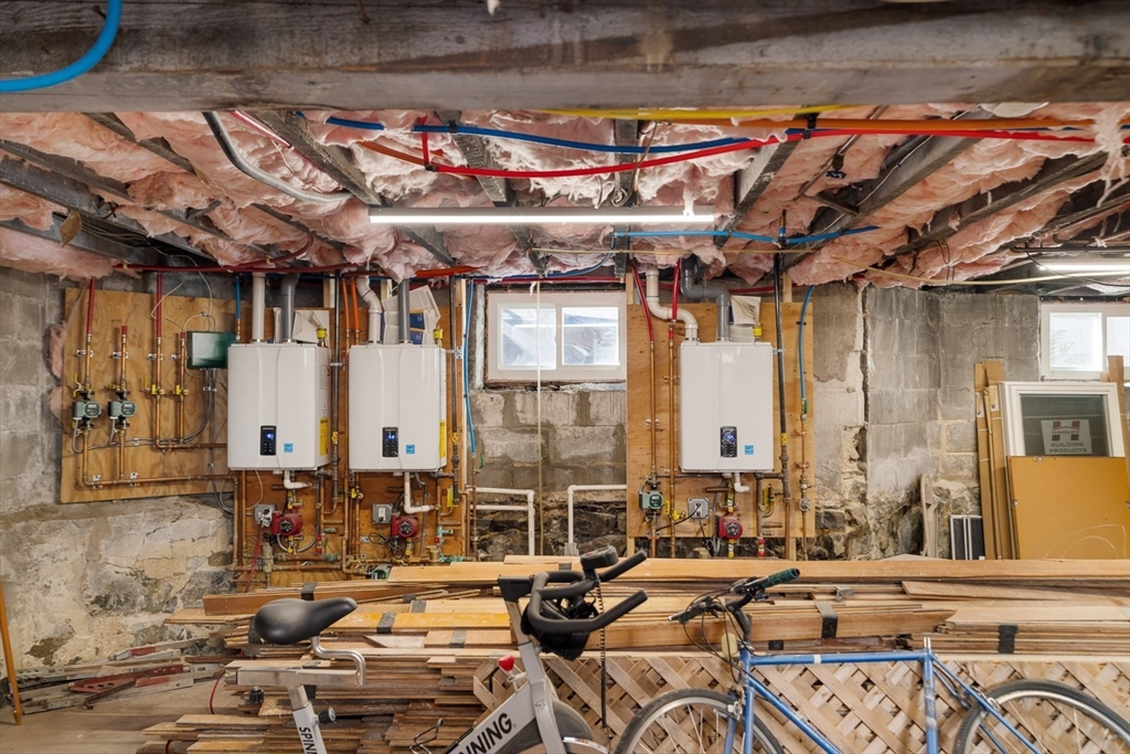 Somerville, Massachusetts 02145, United States, 10 Bedrooms Bedrooms, ,5 BathroomsBathrooms,Residential,Active,231254