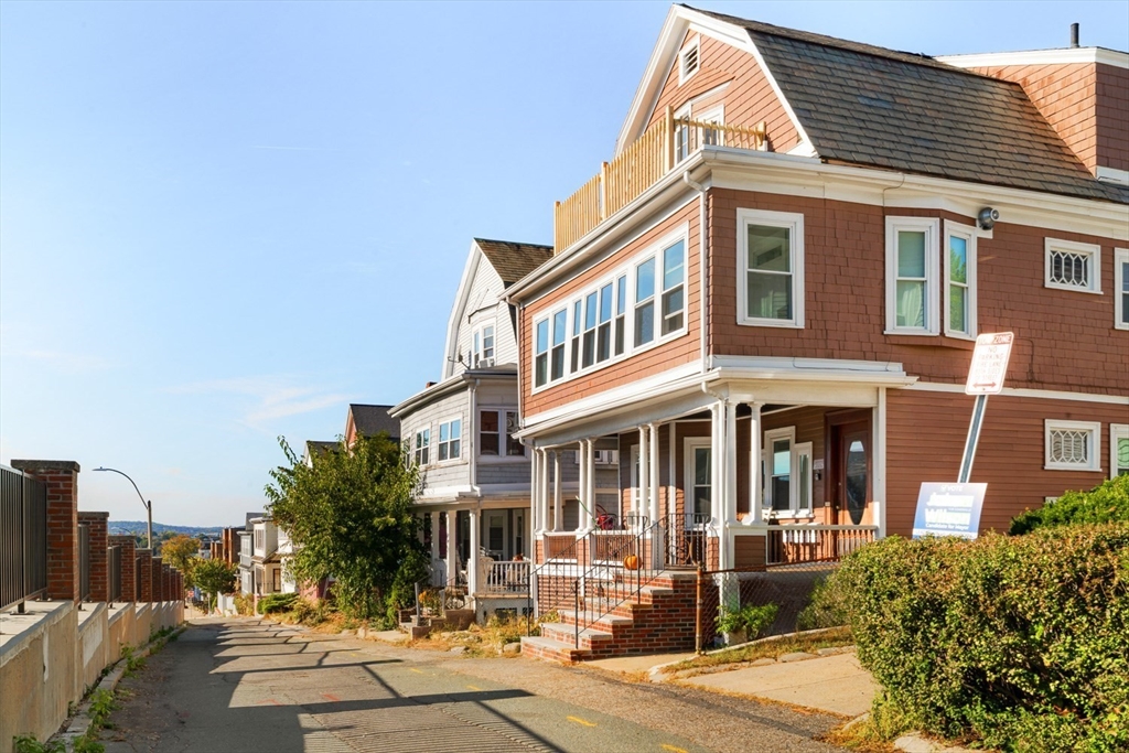 Somerville, Massachusetts 02145, United States, 10 Bedrooms Bedrooms, ,5 BathroomsBathrooms,Residential,Active,231254