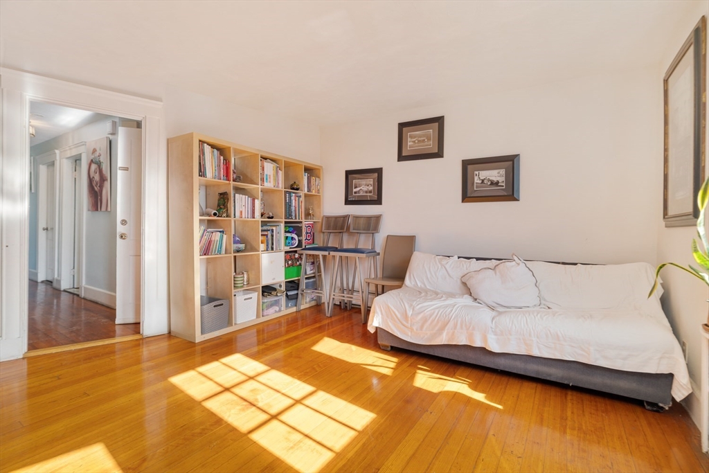 Somerville, Massachusetts 02145, United States, 10 Bedrooms Bedrooms, ,5 BathroomsBathrooms,Residential,Active,231254