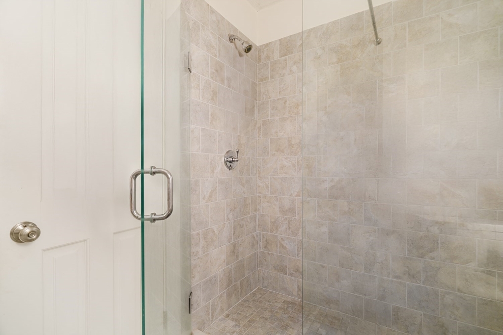 Somerville, Massachusetts 02145, United States, 10 Bedrooms Bedrooms, ,5 BathroomsBathrooms,Residential,Active,231254