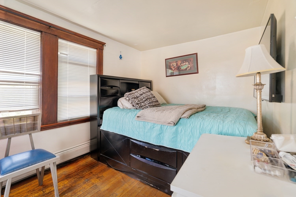 Somerville, Massachusetts 02145, United States, 10 Bedrooms Bedrooms, ,5 BathroomsBathrooms,Residential,Active,231254