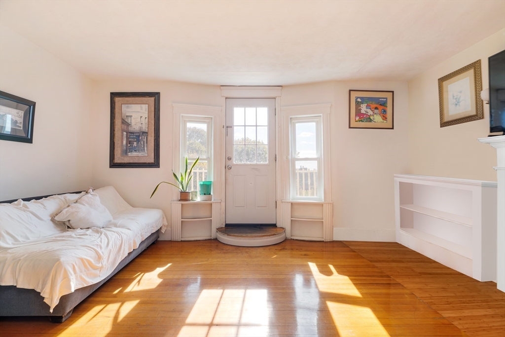 Somerville, Massachusetts 02145, United States, 10 Bedrooms Bedrooms, ,5 BathroomsBathrooms,Residential,Active,231254