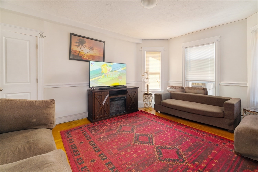 Somerville, Massachusetts 02145, United States, 10 Bedrooms Bedrooms, ,5 BathroomsBathrooms,Residential,Active,231254