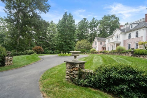 Photo of 5 Hamlins Crossing, Dover, MA 02030 (MLS # 73573665)
